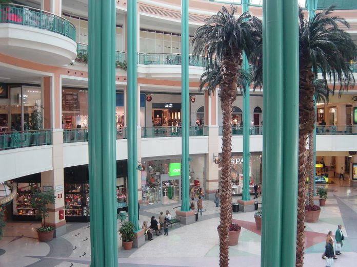 Four injured in fire in Colombo mall in Lisbon Four injured in fire in Colombo mall in Lisbon