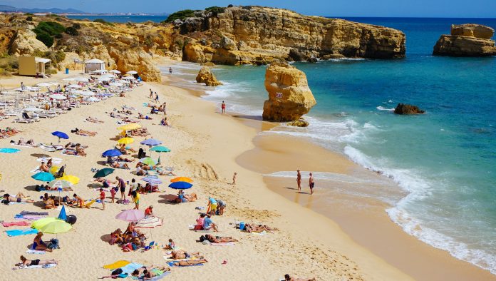 dan-gold-_mmd-LgBPrs-unsplash Covid 19: No restrictions on beaches this summer in Portugal