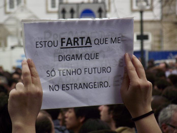 Social classes and their impact on portuguese society Social classes and their impact on portuguese society